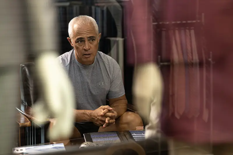 Johnny, head tailor at David Jone Fashion, 25 years of bespoke craft in Patong (Ref 6275)