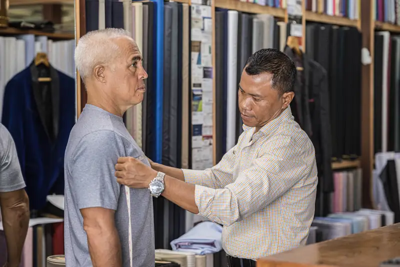 Hand-stitching buttonhole on a bespoke jacket, Phuket tailor (Ref 6372)